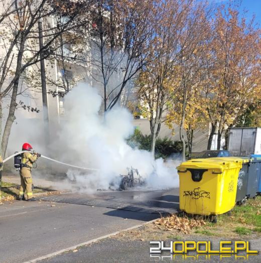 Pojazd nauki jazdy spłonął doszczętnie na ulicy Chełmskiej w Opolu