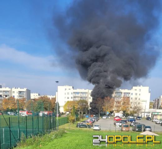 Pojazd nauki jazdy spłonął doszczętnie na ulicy Chełmskiej w Opolu