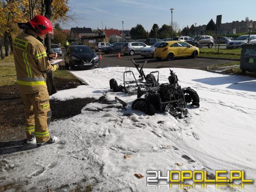 Pojazd nauki jazdy spłonął doszczętnie na ulicy Chełmskiej w Opolu