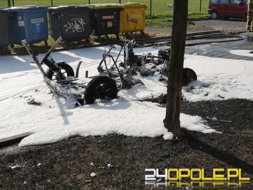 Pojazd nauki jazdy spłonął doszczętnie na ulicy Chełmskiej w Opolu
