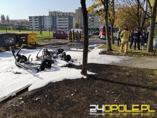 Pojazd nauki jazdy spłonął doszczętnie na ulicy Chełmskiej w Opolu