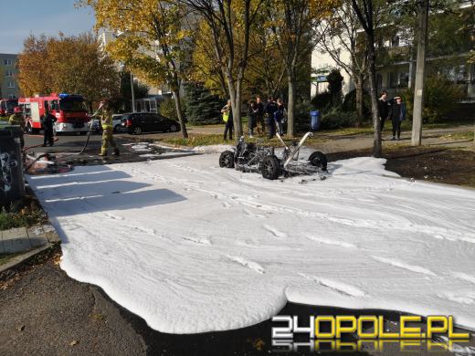 Pojazd nauki jazdy spłonął doszczętnie na ulicy Chełmskiej w Opolu