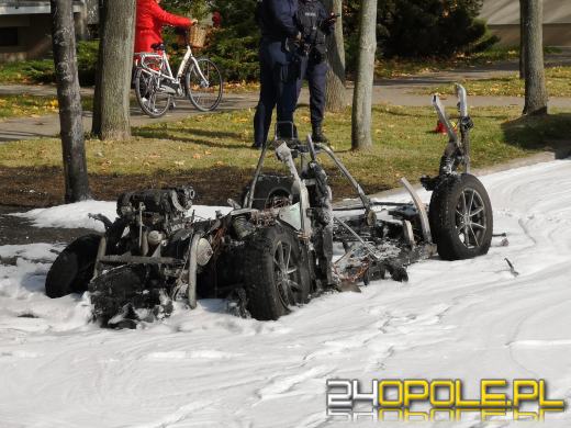 Pojazd nauki jazdy spłonął doszczętnie na ulicy Chełmskiej w Opolu
