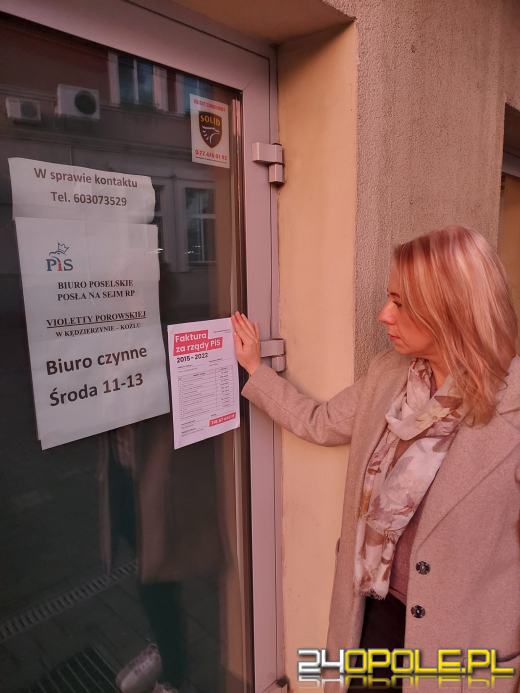 Faktury na drzwiach opolskich biur poselskich polityków Zjednoczonej Prawicy