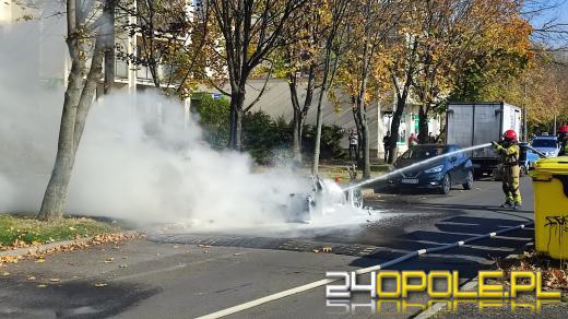 Pojazd nauki jazdy spłonął doszczętnie na ulicy Chełmskiej w Opolu