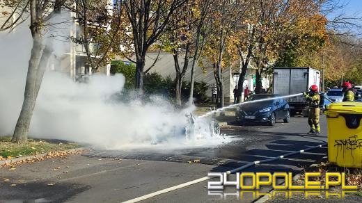 Pojazd nauki jazdy spłonął doszczętnie na ulicy Chełmskiej w Opolu