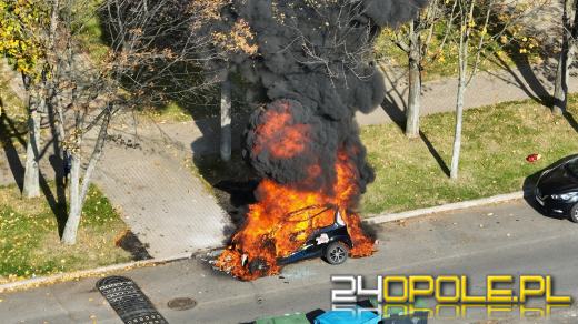 Pojazd nauki jazdy spłonął doszczętnie na ulicy Chełmskiej w Opolu