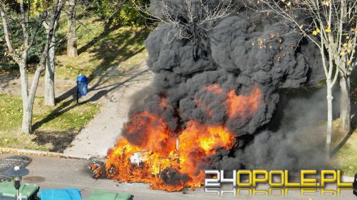 Pojazd nauki jazdy spłonął doszczętnie na ulicy Chełmskiej w Opolu