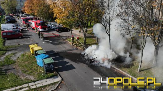Pojazd nauki jazdy spłonął doszczętnie na ulicy Chełmskiej w Opolu