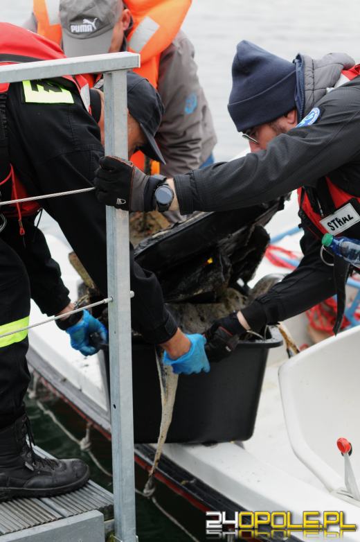 Po raz 12. nurkowie sprzątają dno kamionki Piast w Opolu