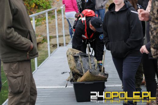 Po raz 12. nurkowie sprzątają dno kamionki Piast w Opolu