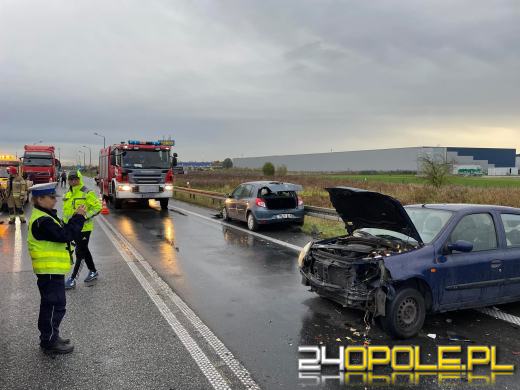 Zderzenie samochodu ciężarowego i osobowych na obwodnicy Opola