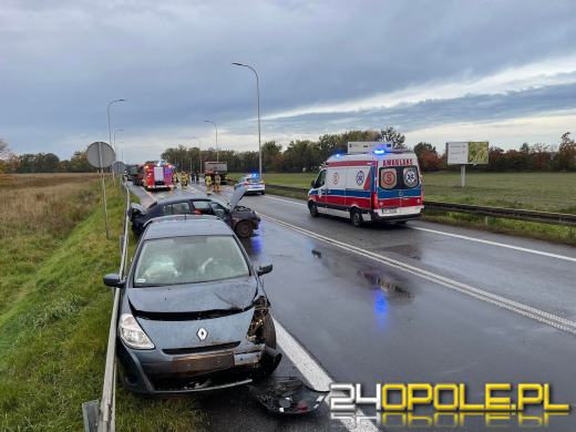 Zderzenie samochodu ciężarowego i osobowych na obwodnicy Opola
