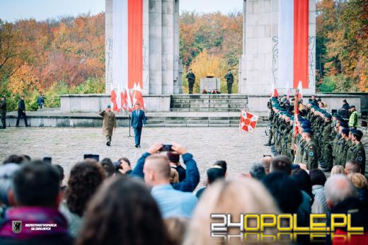 Ślubowanie uczniów klas mundurowych w obecności ministra Mariusza Błaszczaka.