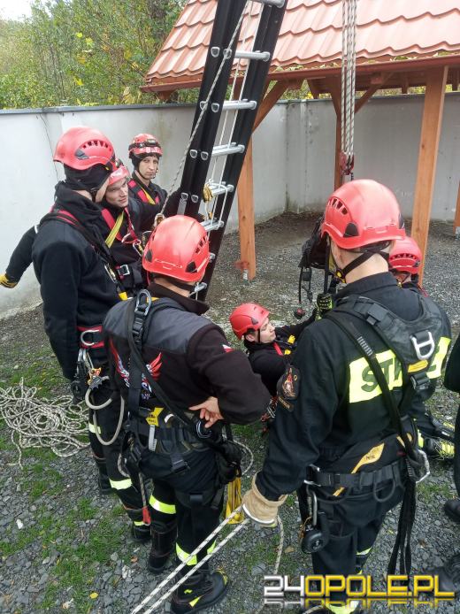 Strażacy szkolili się z ratownictwa wysokościowego