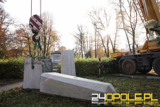 Kolejny etap dekomunizacji w województwie. Zdemontowano pomnik armii radzieckiej w Głubczycach