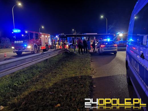 Zderzenie autobusu z osobówką na skrzyżowaniu w Opolu 