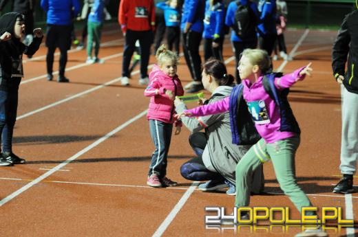 Za nami kolejna edycja Biegu Odblaskowego. Startowały całe rodziny!