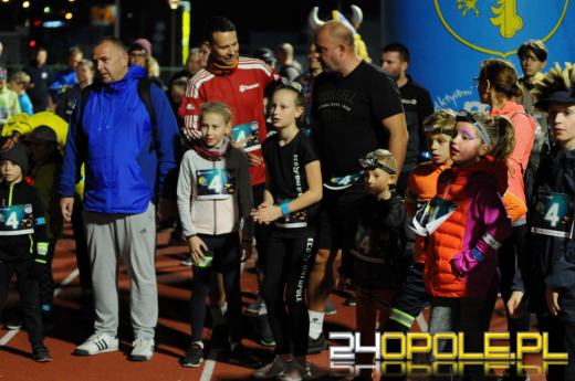 Za nami kolejna edycja Biegu Odblaskowego. Startowały całe rodziny!