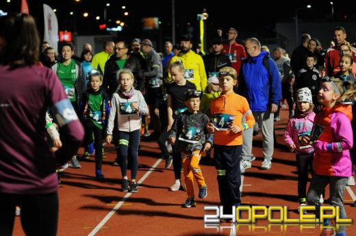 Za nami kolejna edycja Biegu Odblaskowego. Startowały całe rodziny!