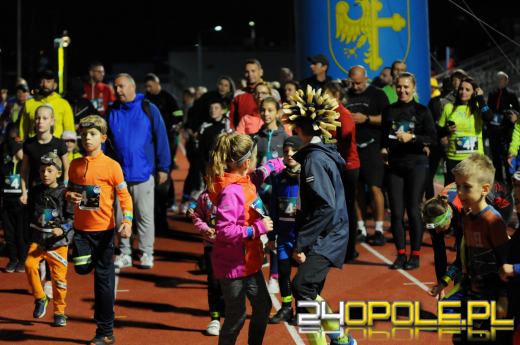 Za nami kolejna edycja Biegu Odblaskowego. Startowały całe rodziny!