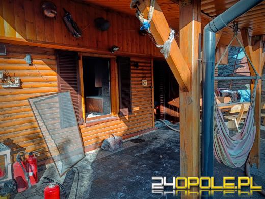 Pożar budynku w powiecie oleskim. Ewakuowano kobietę i niemowlę