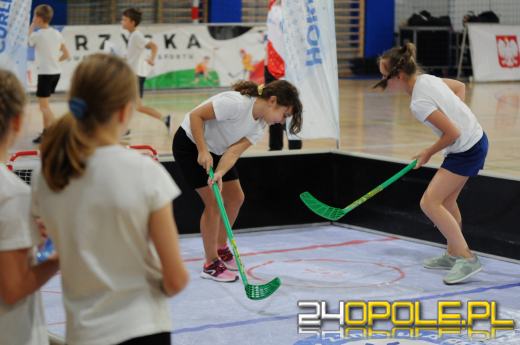 Dzieci próbowały sportów zimowych w ramach Igrzysk Zimowej Akademii Sportu