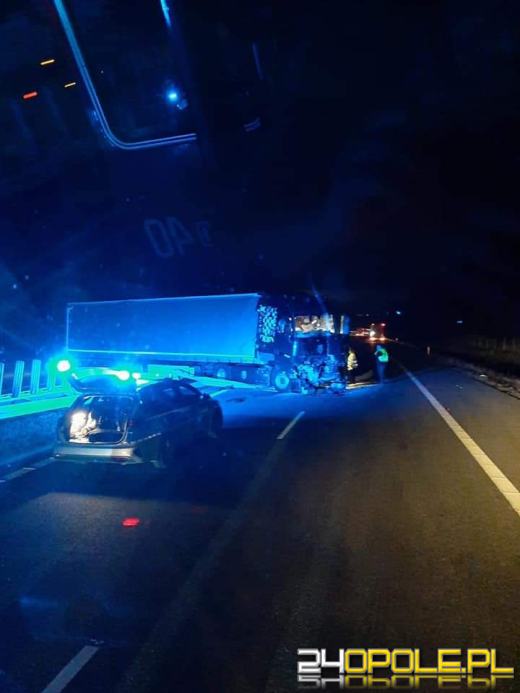 A4 odblokowana po zderzeniu dwóch samochodów ciężarowych 