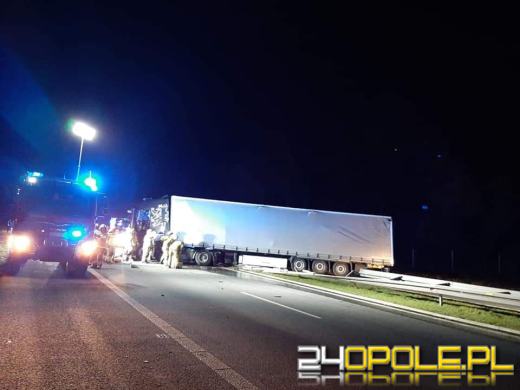 A4 odblokowana po zderzeniu dwóch samochodów ciężarowych 