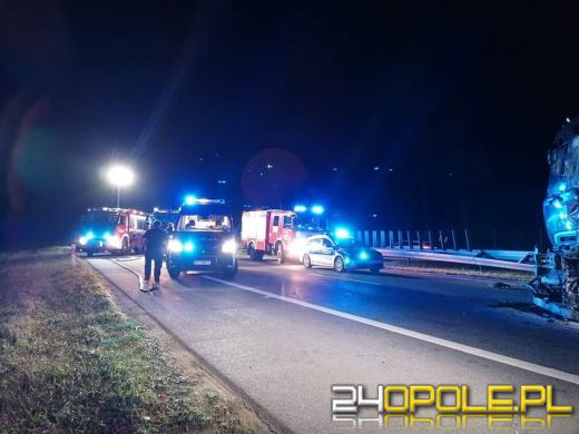 A4 odblokowana po zderzeniu dwóch samochodów ciężarowych 