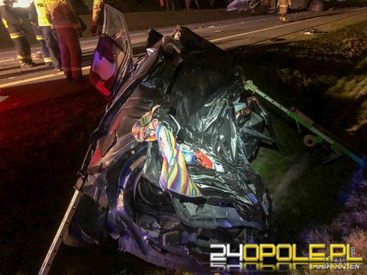 Śmiertelny wypadek w Dobrodzieniu. Nie żyje kierowca osobówki 