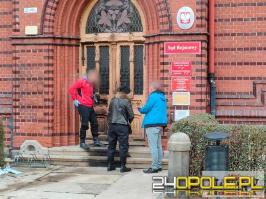 Atak na nyski sąd. 30-latek rzucił w budynek koktajlem Mołotowa