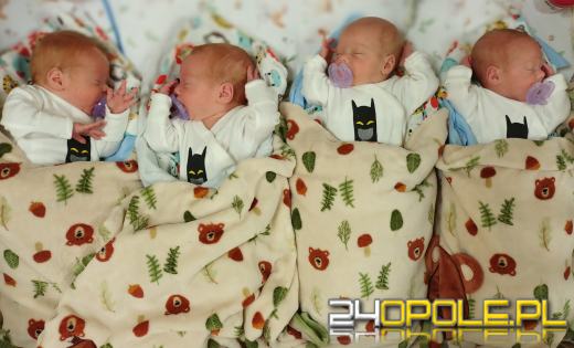 W Opolu urodziły się czworaczki. Chłopcy i rodzice czują się dobrze