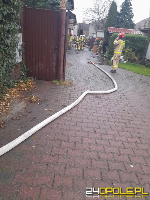 6 zastępów straży gasiło pożar w domu w Złotnikach
