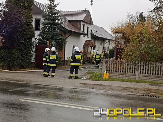 6 zastępów straży gasiło pożar w domu w Złotnikach
