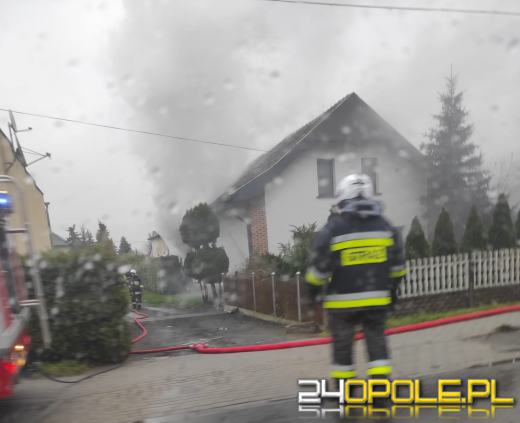 6 zastępów straży gasiło pożar w domu w Złotnikach