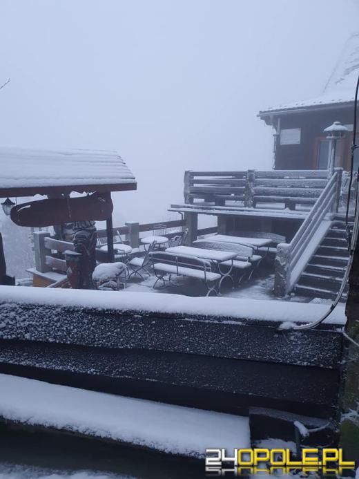Mamy pierwszy śnieg na Opolszczyźnie. Zimowa aura na Biskupiej Kopie