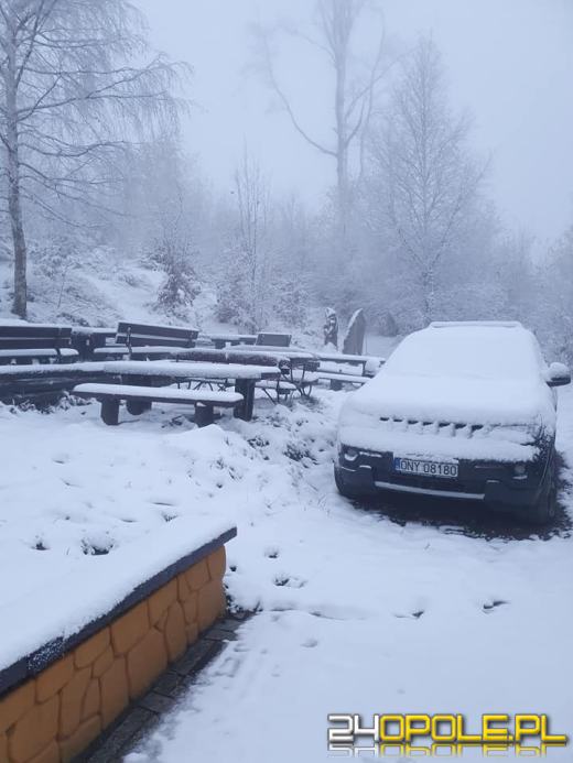 Mamy pierwszy śnieg na Opolszczyźnie. Zimowa aura na Biskupiej Kopie