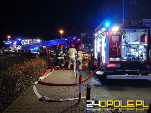 Pożar mieszkania na Chabrach. Trwa akcja strażaków