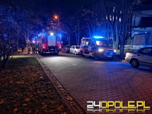 Pożar mieszkania na Chabrach. Trwa akcja strażaków