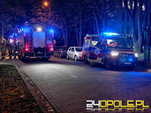 Pożar mieszkania na Chabrach. Trwa akcja strażaków