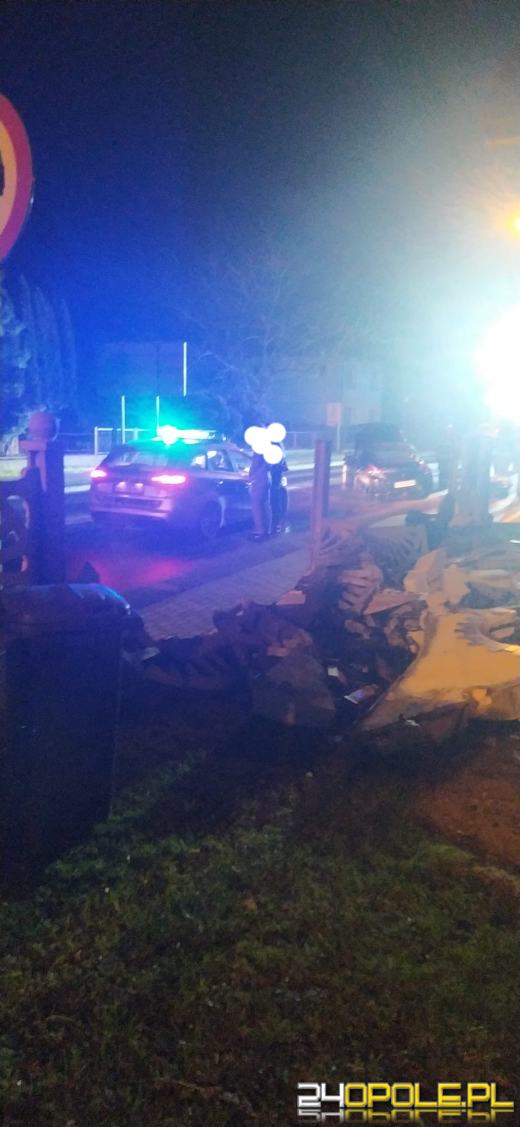 18-letni kierowca rozbił samochód na płocie