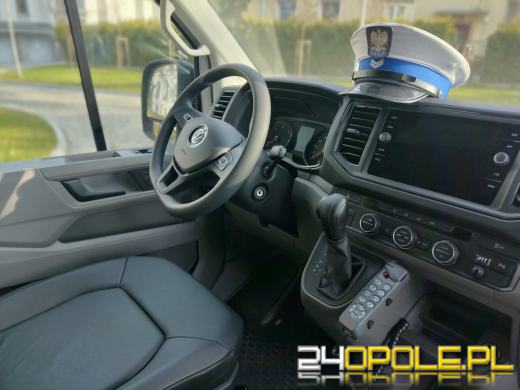 Ambulans pogotowia ruchu drogowego trafił do brzeskich policjantów