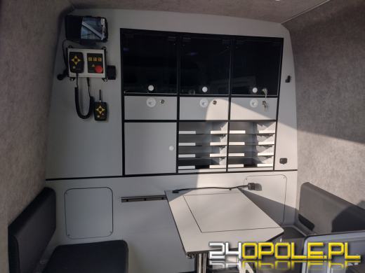 Ambulans pogotowia ruchu drogowego trafił do brzeskich policjantów