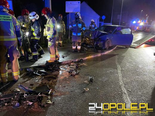 Kierujący audi wjechał w bariery ochronne w Złotnikach