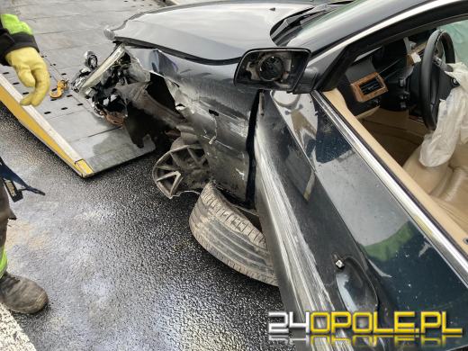 Kierujący BMW wjechał w bariery energochłonne na A4