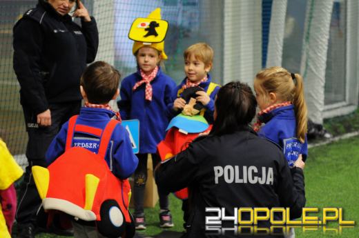 Przedszkolaki uczyły się zasad obowiązujących na drodze