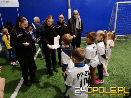 Przedszkolaki uczyły się zasad obowiązujących na drodze