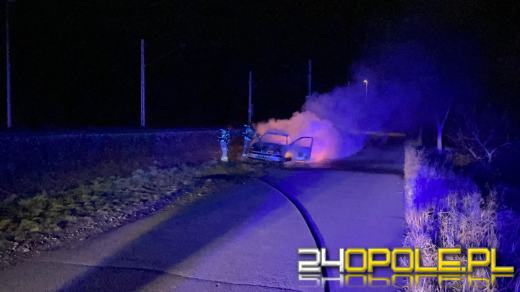 Pożar samochodu na trasie w kierunku Chróściny