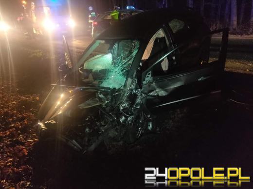 Zderzenie samochodu osobowego i ciągnika wraz z naczepą